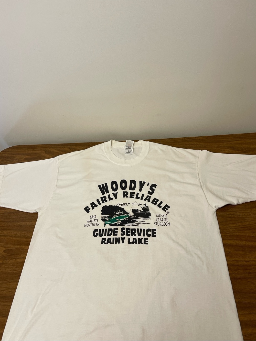 Vintage Fishing Woody’s Fairly Reliable Guide Service Rainy Lake Shirt